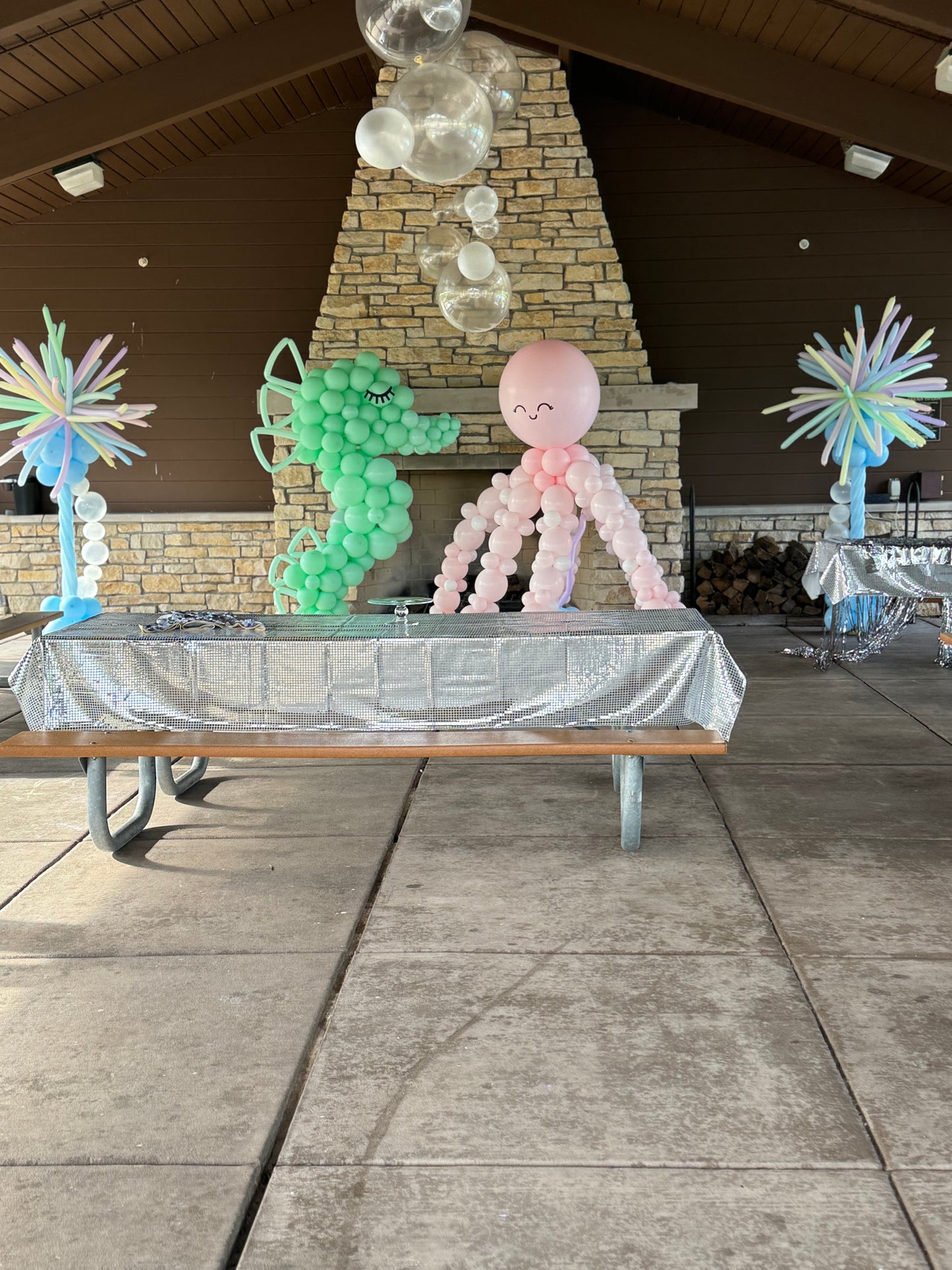 6 ft Octopus air balloon with base