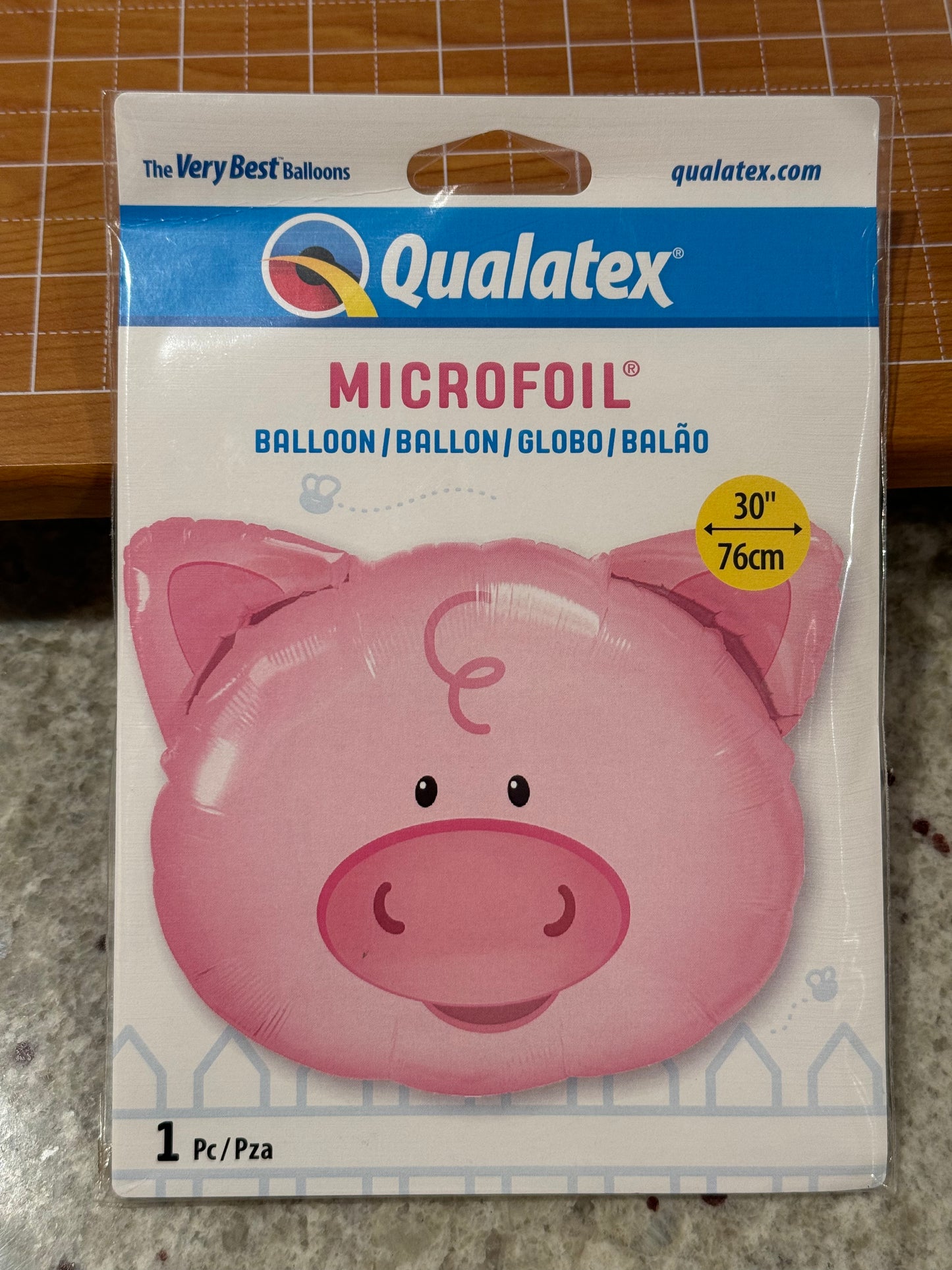 32" Playful pig foil balloon
