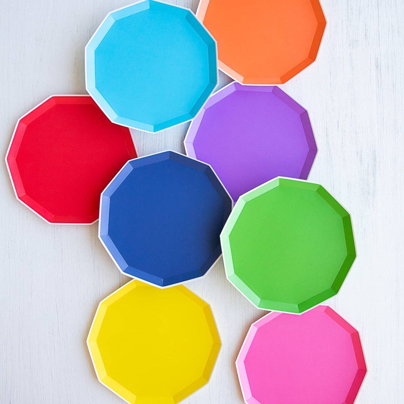 SPRINKLES & SMILES LARGE RAINBOW PLATES - 8 pk