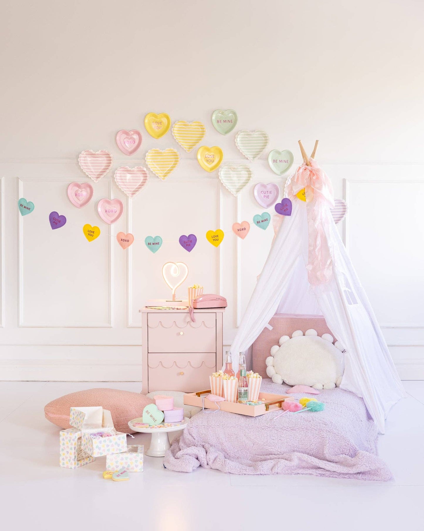 Conversation Hearts Dessert Plate Set- 8pk