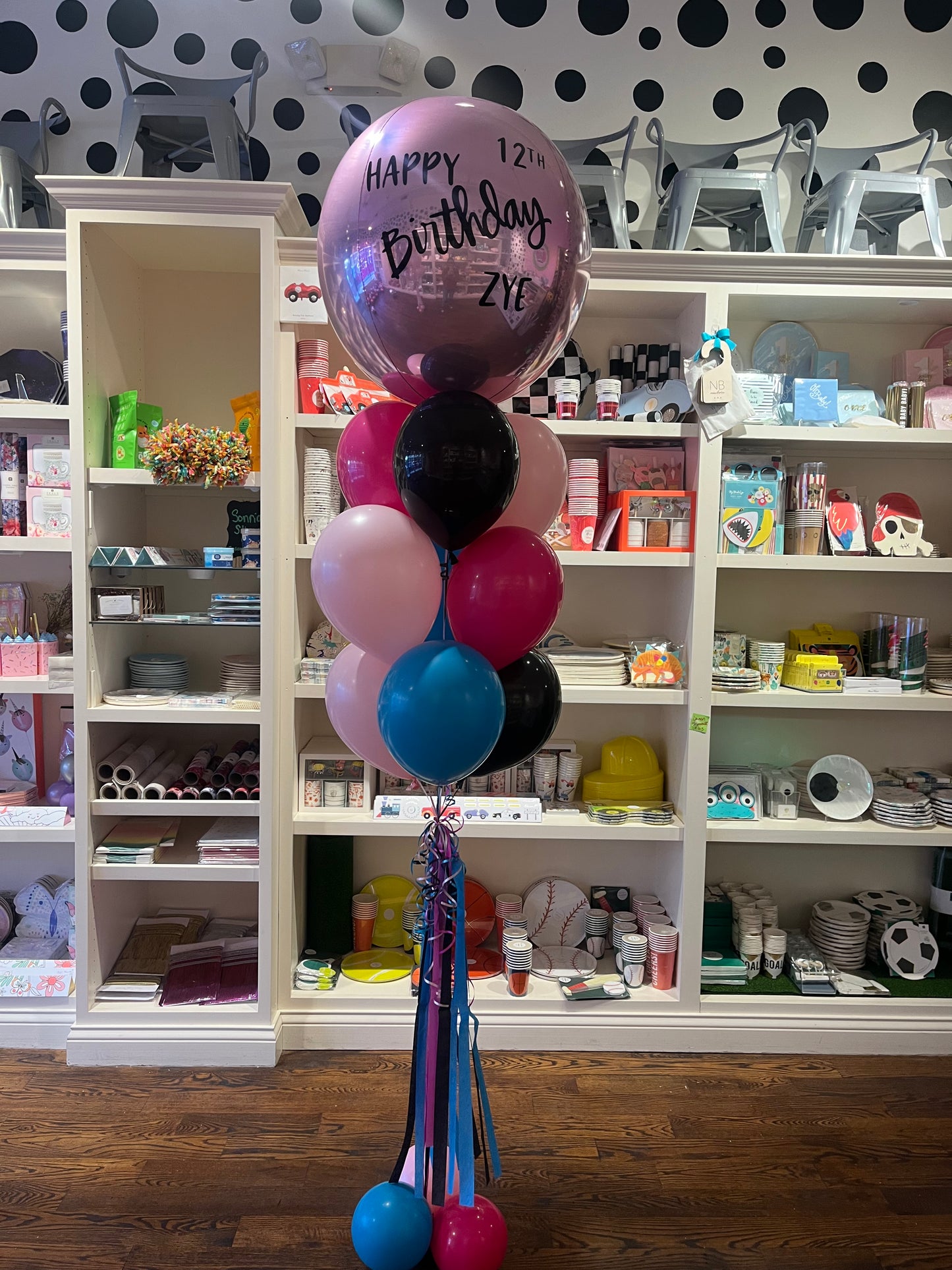 Zoe Helium bundle with orbz plus latex balloons